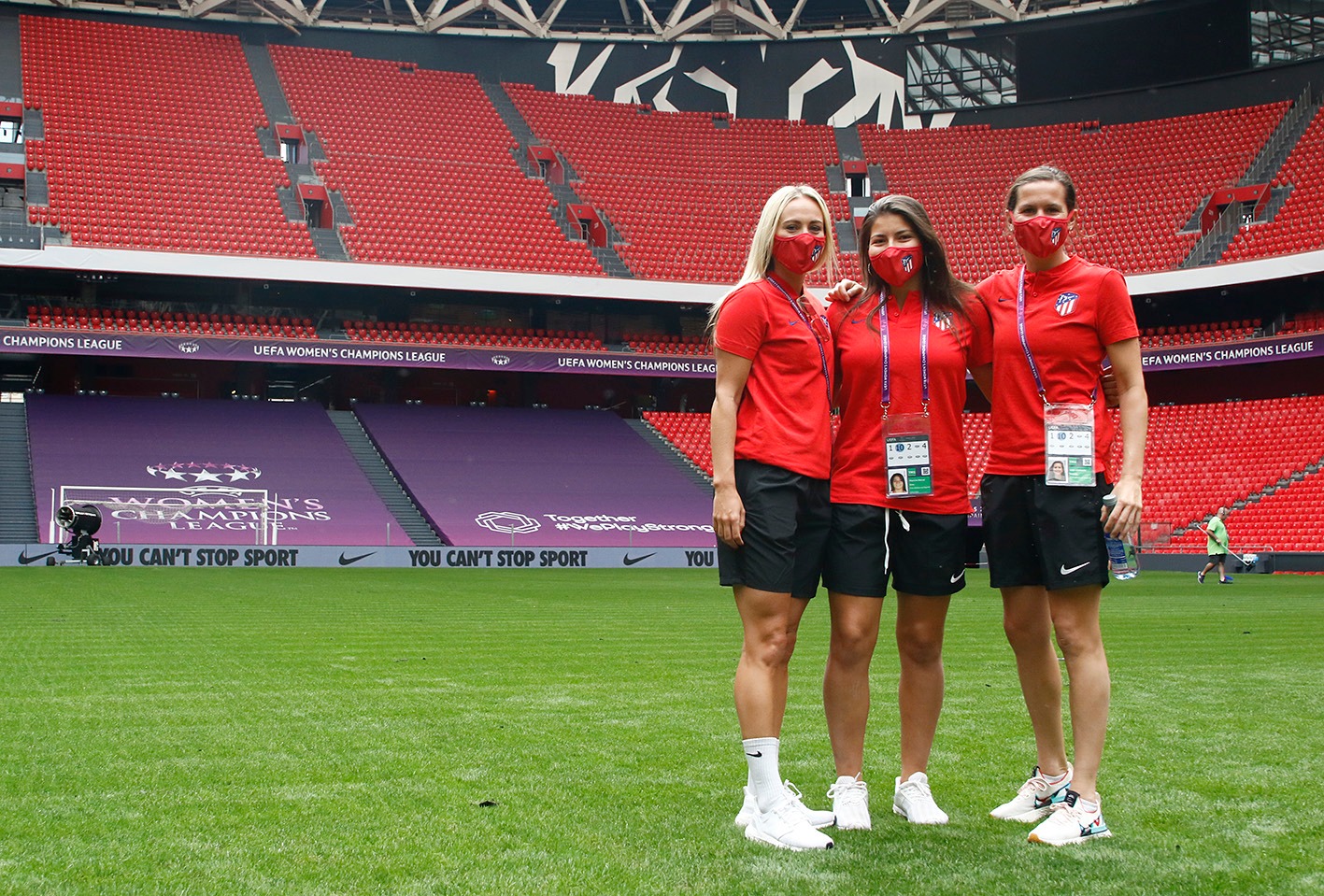 Las jugadoras del Atlético posan en San Mamés (Foto: ATM).