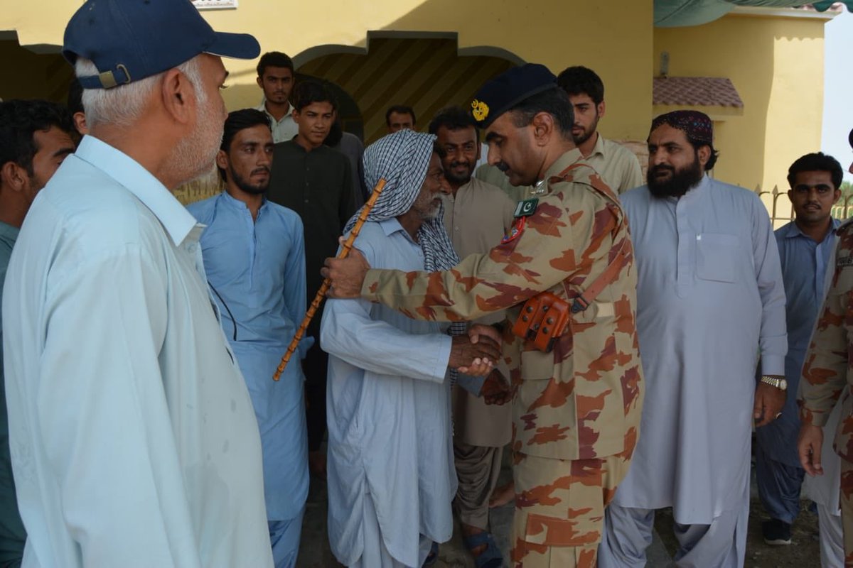 Later, IG Balochistan FC Major Gen. Sarfraz Soomro himself reached the home of Hayat Baloch in Turbat to pay respects & condole with his father.He informed family members of FC’s own initial investigation, police proceedings & assured forceful prosecution of assailant./15