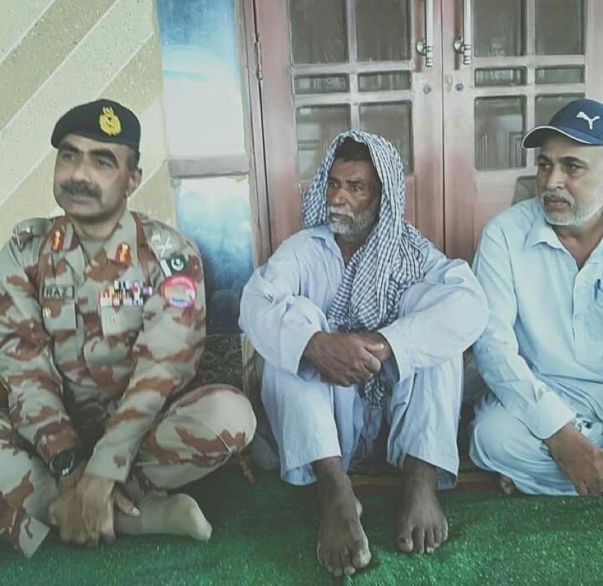 Later, IG Balochistan FC Major Gen. Sarfraz Soomro himself reached the home of Hayat Baloch in Turbat to pay respects & condole with his father.He informed family members of FC’s own initial investigation, police proceedings & assured forceful prosecution of assailant./15