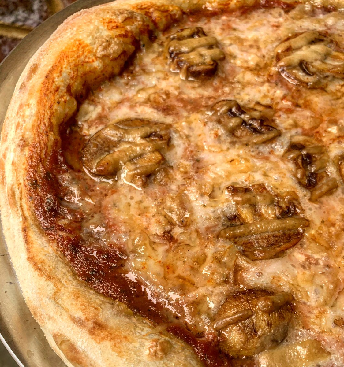 PieDealersLDN's tweet photo. SMOKEHOUSE ๐
It is topped with our handmade mozzarella, pine nut purรฉe and smoked mushrooms on our 24 hours dough base.
Available now for delivery to your doorstep anywhere in the UK ๐ฌ๐ง
https://t.co/q8LGN5tzo3
#veganpizza #vegancheese #youngvegans #vegan https://t.co/JN3ErLodxP