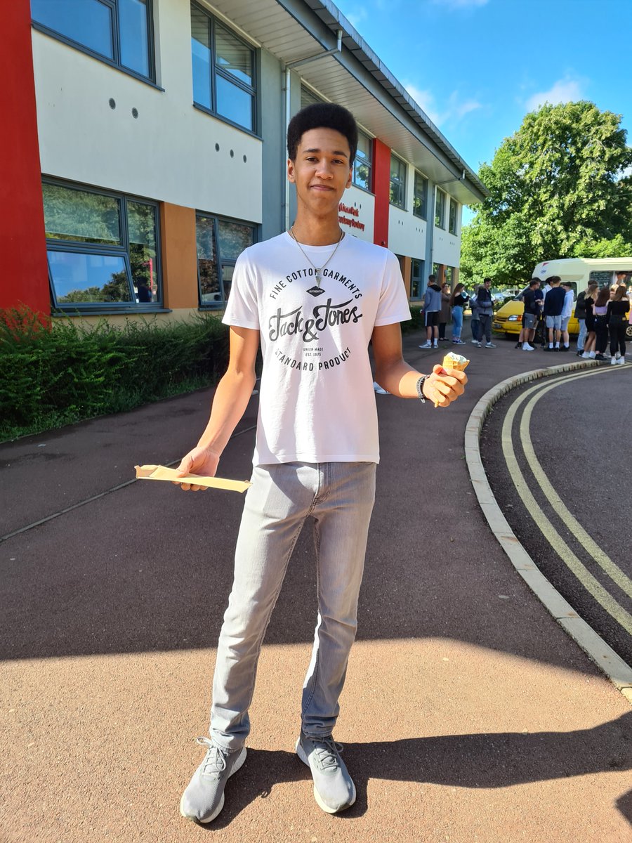 An ice-cream van and barbecue breakfast for GCSE students who arrived to pick up results <a href="/WykhamPark/">Wykham Park Academy</a> today #gcses2020 
It's the academy's best year so far for grades. Read all &amp; the inspirational stories of Erin Brewer &amp; Adam Starkie here <a href="/banburynews/">Banbury Guardian</a>   
banburyguardian.co.uk/education/gcse…