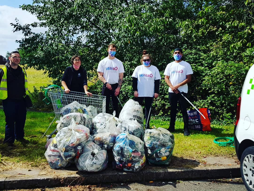 Litterwatch1's tweet photo. #Thursdaymotivation our @Litterwatch1 #volunteers and @UtilitaEnergy have been out this morning at Lichfield Street #Tipton collected 18bags of #litter and 1 trolley #keepingsandwelltidy #trolleywise ๐ @SercoESUK @sandwellcouncil https://t.co/DRt2lMTLMT