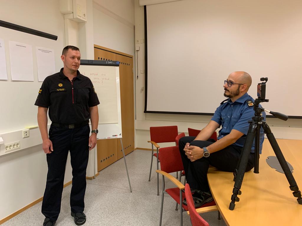 HakaLasse's tweet photo. Hei me tubetetaan! Vai mitäköhän me @HeikkilaO'llin kanssa oikein touhutaan. 🤔
@KoskelaMa'rkus mukana touhuamassa myös, parempi #työelämä tavoitteena. ❤️
#hämeenlinnanväkeä #työniloakehittäjänmielellä #khpela #ensihoitokh #parastyöpaikka https://t.co/FuSELAH40a