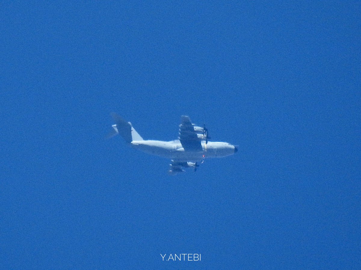 ace_pio's tweet photo. The conga line into #Jordan, #GAFMED2 #A400M 54+32
#CTM1036 #A310 #FRADB 
@Team_Luftwaffe @Armee_de_lair  #avgeek #milair #planespotting #contrailspotting #GermanAirForce #FrenchAirForce #militarysircraft https://t.co/lLSWsW3RxU