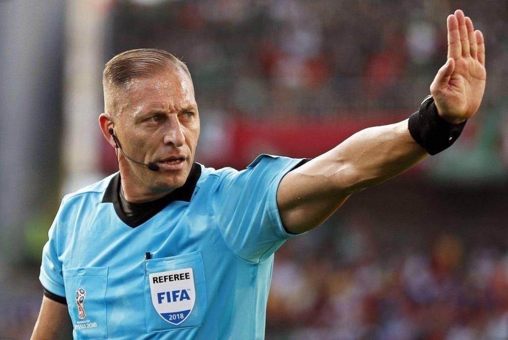 هاشم سرور On Twitter تصور لوكان الحكم نيستور بيتانا في الديربي بين النصر والهلال لما حصل مثلما حصل مع الحكم الفرنسي الي رجع يحكم الدوري الأوروبي Https T Co Chr9ubtuti