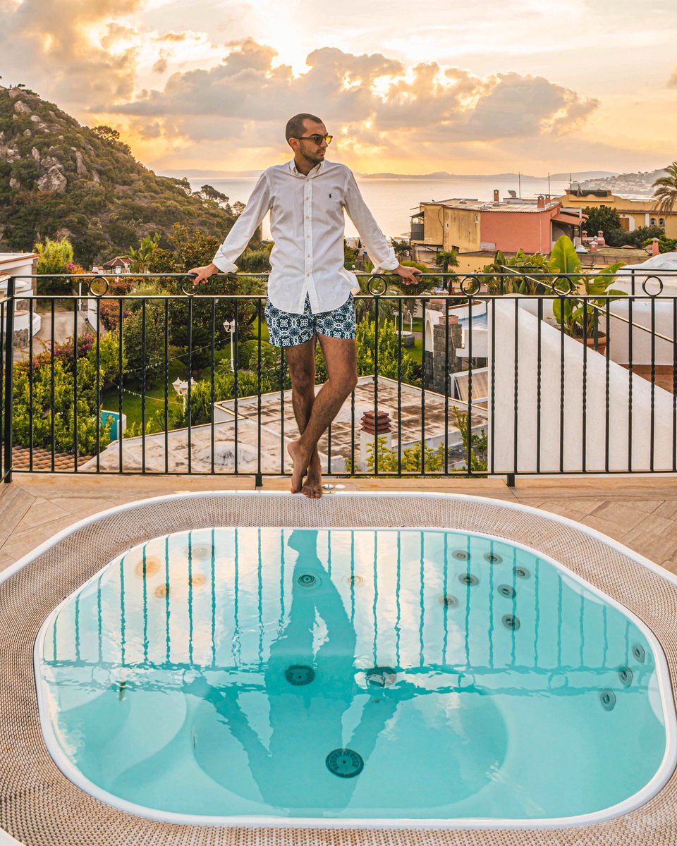 MatteoAcitelli's tweet photo. Non male l’idromassaggio sul terrazzo della camera 😍 Svegliarsi all’alba non è mai stato così piacevole 😌🌅 #ischia #botaniarelais #travel #vacations #sunset #visititaly

https://t.co/wpWBMlKK3l https://t.co/4r9AOHyOQ2