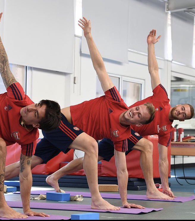 📌 Para soportar las demandas Biomecánicas/Fisiológicas que supone el etto./Competición⚽️ 👉🏼 PRIMERO debemos ser ATLETAS 🏋🏽‍♂️🏃🏽‍♂️🚀

⤵️Reducir incidencia/Lesiones 
🚀Aumentar RENDIMIENTO 
✅Mayor DISPONIBILIDAD

‼️Robustness and Functionality