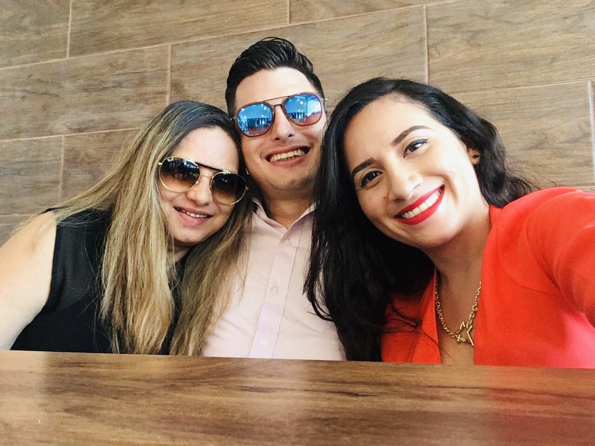 MOZP9019's tweet photo. Nos quitaron al amor de nuestras vidas al mejor hijo, esposo y amigo. Mi esposo merece justicia su crimen no va a quedar en la impunidad hasta encontrar a su asesino. #JusticiaPorSantiago #justiciaporsantiagojaramillo favor su ayuda compartiendo en sus redes no descansáremos. https://t.co/L95CCmgsaO