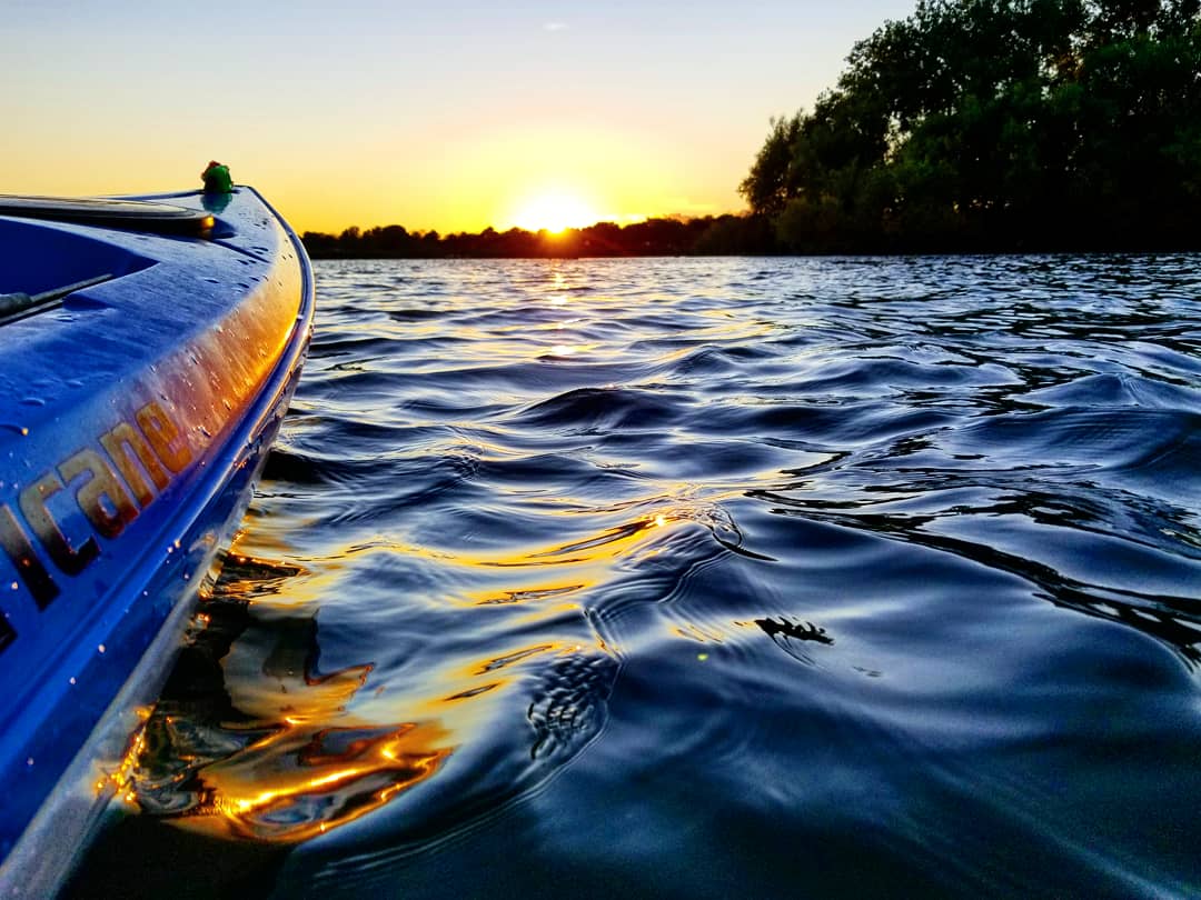 Efs130Byer's tweet photo. Hanging in the bay during sunset #braddockbay #kayaking #sunsetsoftwitter https://t.co/5ftZZZrDsn