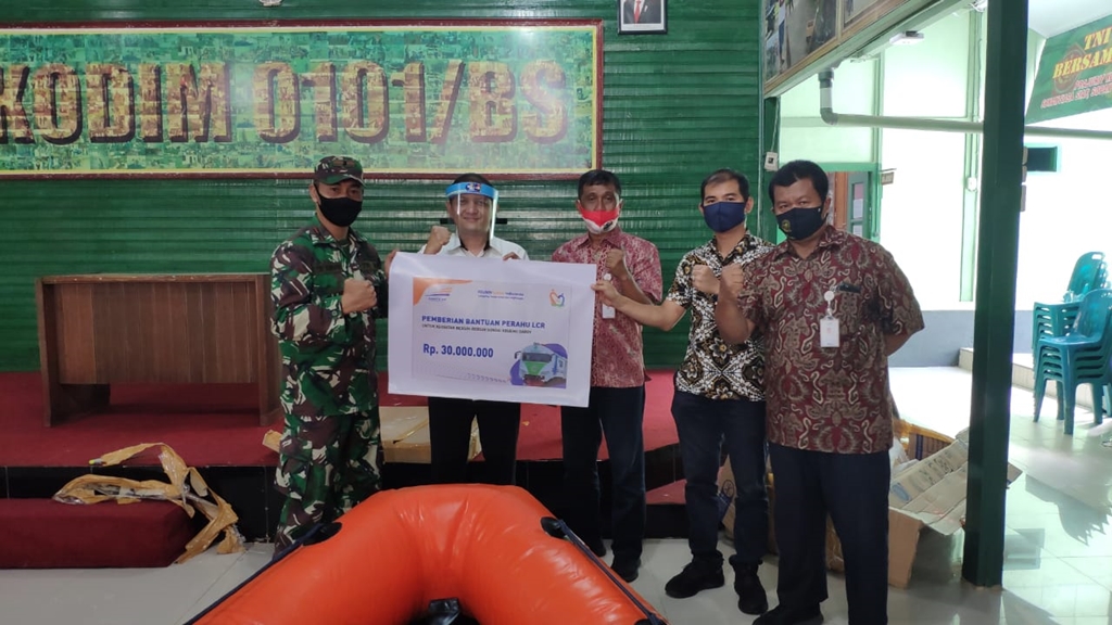 keretaapikita's tweet photo. KAI Berikan Bantuan Perahu LCR di Aceh
Melalui program CSR, KAI menyerahkan bantuan berupa perahu LCR senilai 30 juta rupiah, Selasa, (18/8) di Subdivre 1.I Aceh. #CSRKAI https://t.co/QJAvvFs8qa