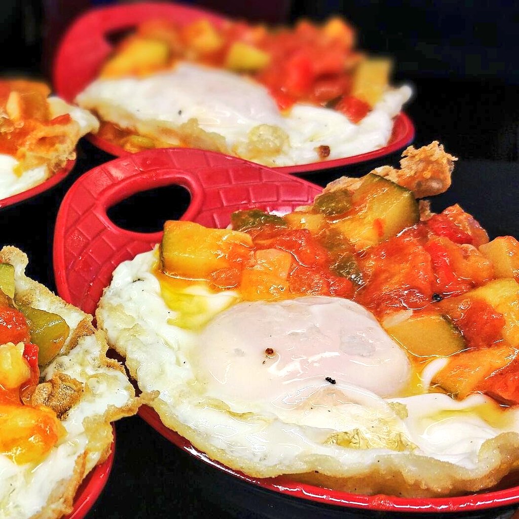 Pisto riojano con huevo, ¡¡lo mejor de la huerta!!

#LaLaurel #taberna #riojas #tapas #buenrollo #CalleLaurel #Logroño #migas #temerecesunrioja #tienescasaenlogroño #winelover