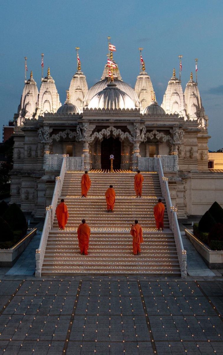 sanjanakarnani's tweet photo. Wishing Neasden Temple a very Happy 25th Anniversary!  Jai Swaminarayan #LM25 #NeasdenTemple25 @BAPS https://t.co/9gedc8zs9l