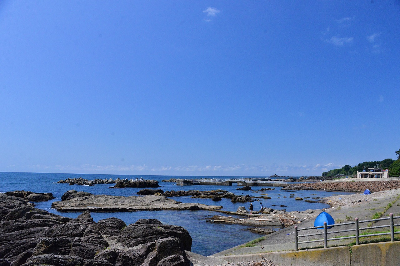 Shimu 僕の歩く町 On Twitter 風光明媚な海岸線が続く八峰町の岩館海岸にて 岩館海水浴場と五能線第二小入川橋梁 第二小入川橋梁は今から94年前 1926年竣工の鉄橋 秋田を旅しよう 岩館海岸 五能線 第二小入川橋梁 八峰町 Https T Co Kytjj6jqx4 Twitter