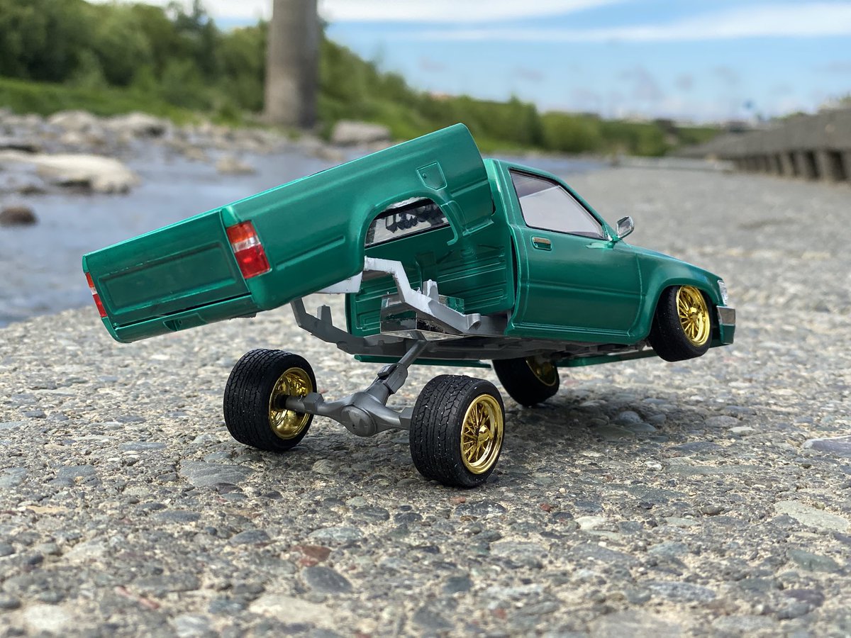 アオシマ80ハイラックス トラッキン 初めて作ってみましたが楽しめた 
