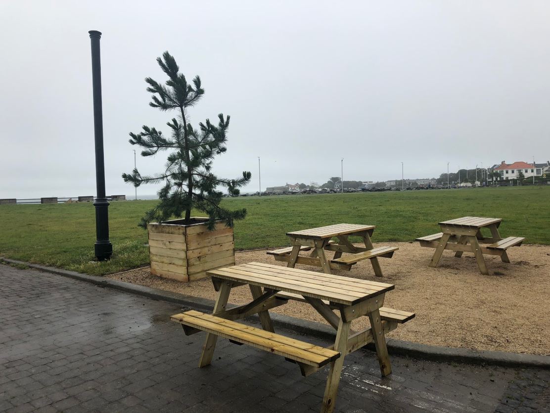 dlrcc's tweet image. Placemaking progressing well in #glasthule &amp;amp; #sandycove, although it’s a drizzly day. A big thank you to the residents, businesses &amp;amp; wider community for your patience, engagement &amp;amp; ideas to create a safe &amp;amp; welcoming place to live, visit &amp;amp; shop. #dlrcc #InThisTogether
#liveability