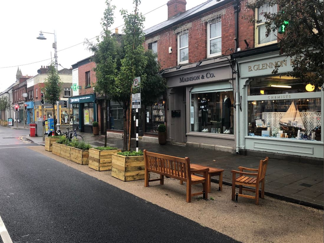 dlrcc's tweet image. Placemaking progressing well in #glasthule &amp;amp; #sandycove, although it’s a drizzly day. A big thank you to the residents, businesses &amp;amp; wider community for your patience, engagement &amp;amp; ideas to create a safe &amp;amp; welcoming place to live, visit &amp;amp; shop. #dlrcc #InThisTogether
#liveability