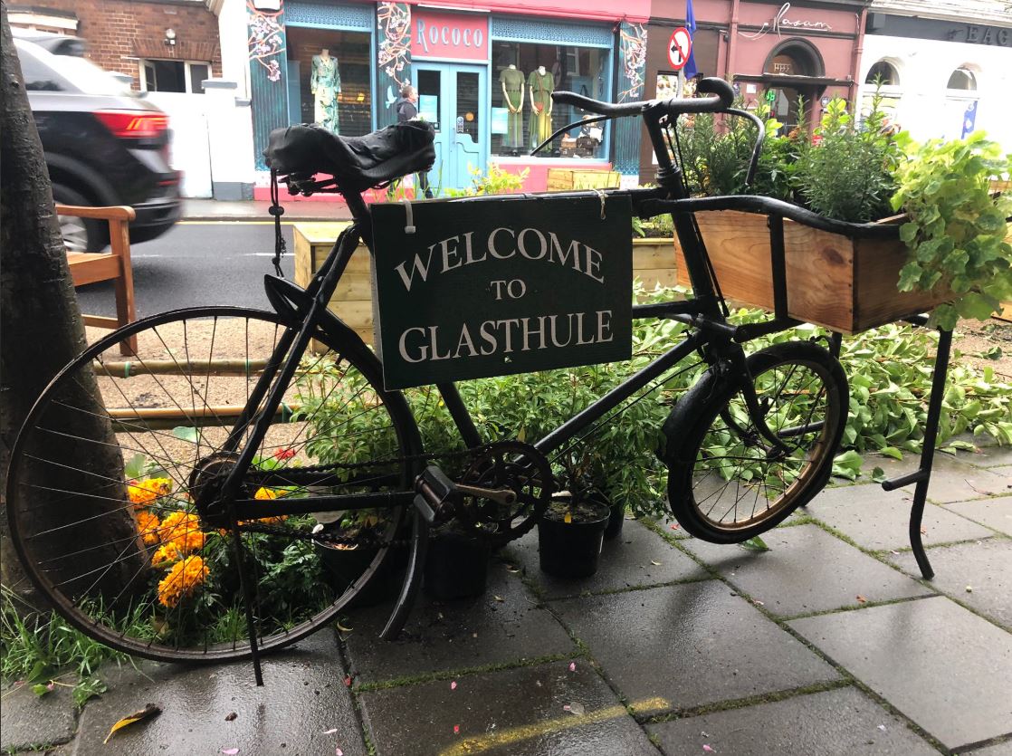 dlrcc's tweet image. Placemaking progressing well in #glasthule &amp;amp; #sandycove, although it’s a drizzly day. A big thank you to the residents, businesses &amp;amp; wider community for your patience, engagement &amp;amp; ideas to create a safe &amp;amp; welcoming place to live, visit &amp;amp; shop. #dlrcc #InThisTogether
#liveability