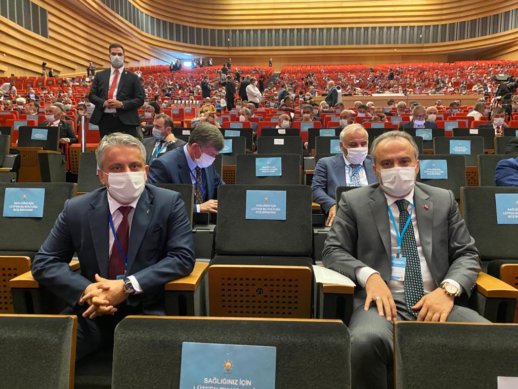 ayhan_salman's tweet photo. Belediye Başkanları İstişare ve Değerlendirme Toplantısı'nda Cumhurbaşkanı'mız Sn. @RTErdogan' ı dinledik. Yarın Cumhurbaşkanımızın vereceği müjde ile ülkemiz yeni bir adım daha atacak #TürkiyeİçinCanlaBaşla
#BursaİçinCanlaBaşla https://t.co/MwysIB3MJ3