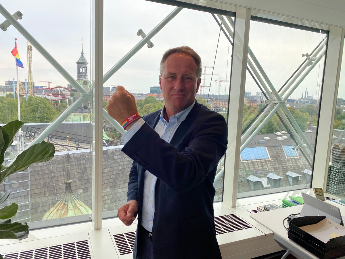 LarsSandahlS's tweet image. Lige muligheder og rettigheder skal være et grundvilkår i hele samfundet - og det er #CPHPride en vigtig markering af. Og hver dag - året rundt - har vi alle et ansvar for at give plads til #mangfoldighed og den forskellighed, der er med til at udvikle os - også på arbejdspladsen