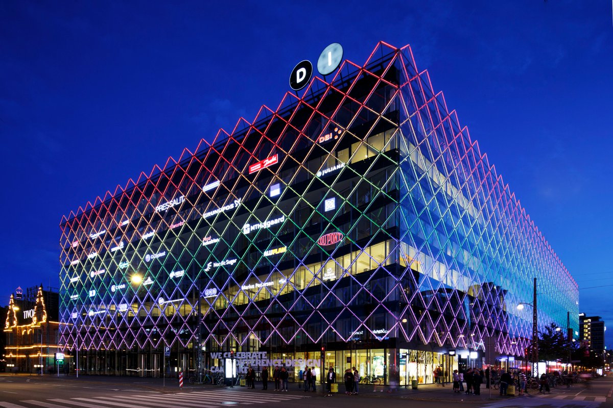 LarsSandahlS's tweet image. Lige muligheder og rettigheder skal være et grundvilkår i hele samfundet - og det er #CPHPride en vigtig markering af. Og hver dag - året rundt - har vi alle et ansvar for at give plads til #mangfoldighed og den forskellighed, der er med til at udvikle os - også på arbejdspladsen