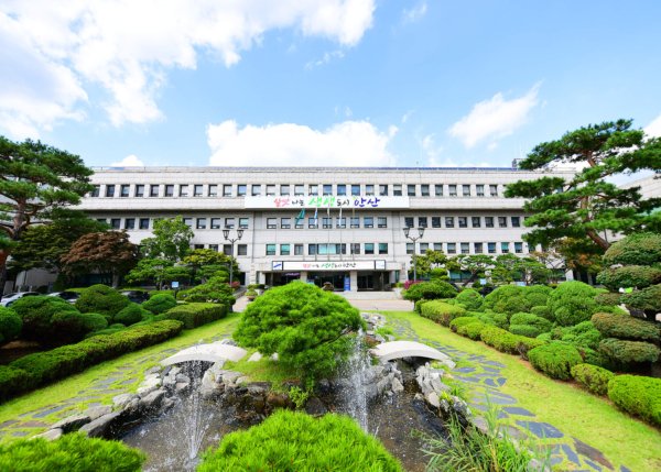 PhilippeG5's tweet photo. This city in #SouthKorea is taking #cH2ange to a whole new level by focusing on implementing #hydrogen infrastructure and vehicles. 🚗💨🌱➡️https://t.co/95FWwcUFy9 https://t.co/qxpqhoaggG