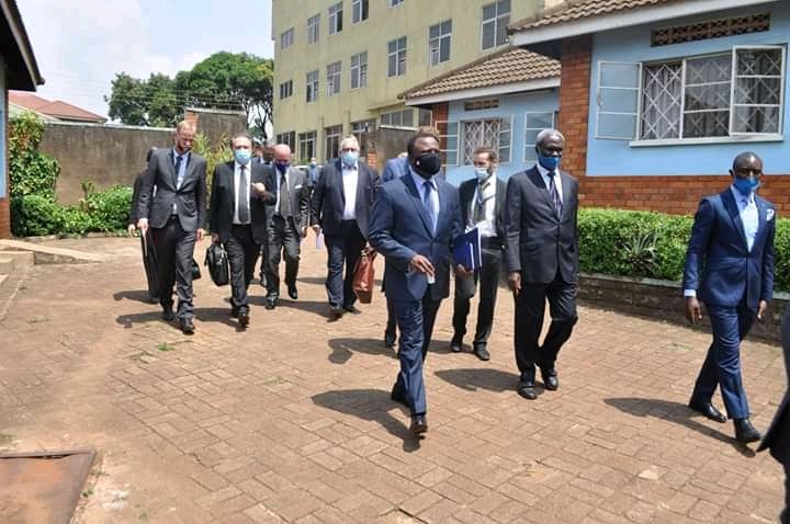 MbaleTowerNews's tweet photo. European Union delegation meets FDC leadership at Najjanakumbi, this comes after they met the
Leadership of NUP led by Bobi wine. It should be noted that in the meeting there was no Dr.Kiiza Besigye.
#MbaleTowerNews #Updates24/7 https://t.co/Lg9cSuXzp6