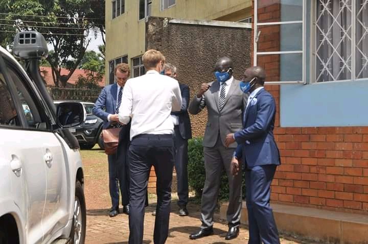 MbaleTowerNews's tweet photo. European Union delegation meets FDC leadership at Najjanakumbi, this comes after they met the
Leadership of NUP led by Bobi wine. It should be noted that in the meeting there was no Dr.Kiiza Besigye.
#MbaleTowerNews #Updates24/7 https://t.co/Lg9cSuXzp6