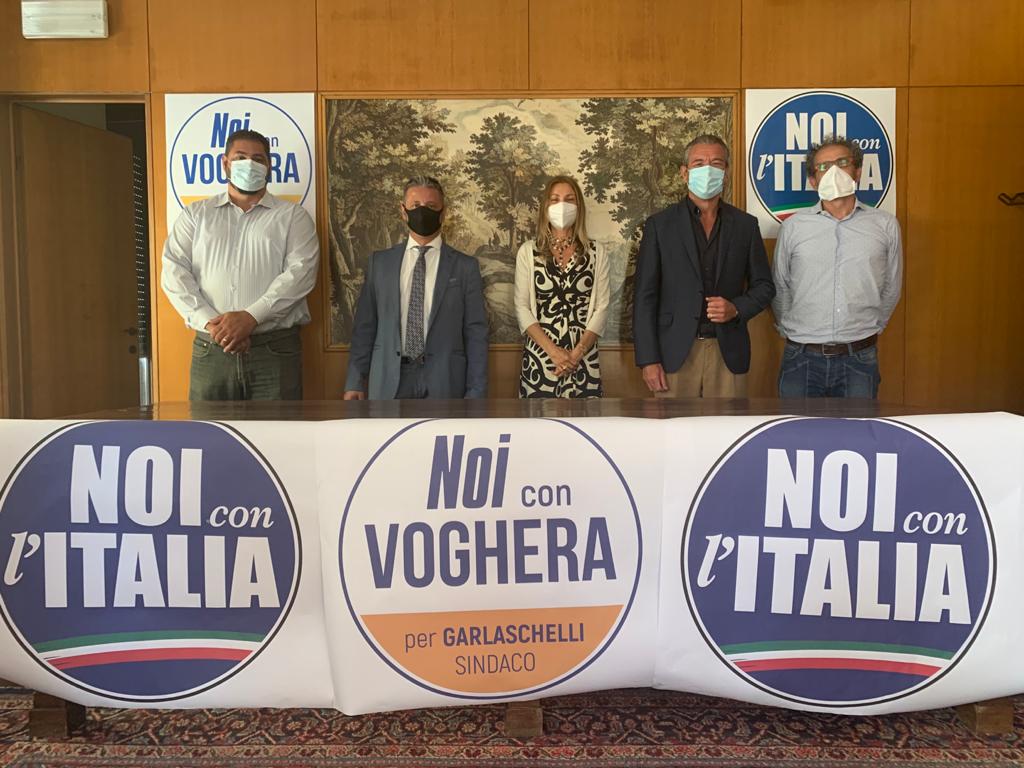AleColucci1's tweet photo. Questa mattina sono stato a #Voghera per sostenere il candidato sindaco del cdx #PaolaGarlaschelli e i nostri candidati di #NoiconVoghera.
Una proposta politica seria con candidati di grande qualità al servizio del bene comune.
#AleColucci @Noiconlitalia_L @noiconitalia https://t.co/y413OJ3Ah3