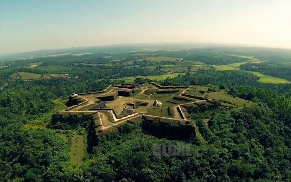 Manjarabad Fort: the subcontinent's only indigenous star/bastion fort.A fort that is truly unique.*A Thread*