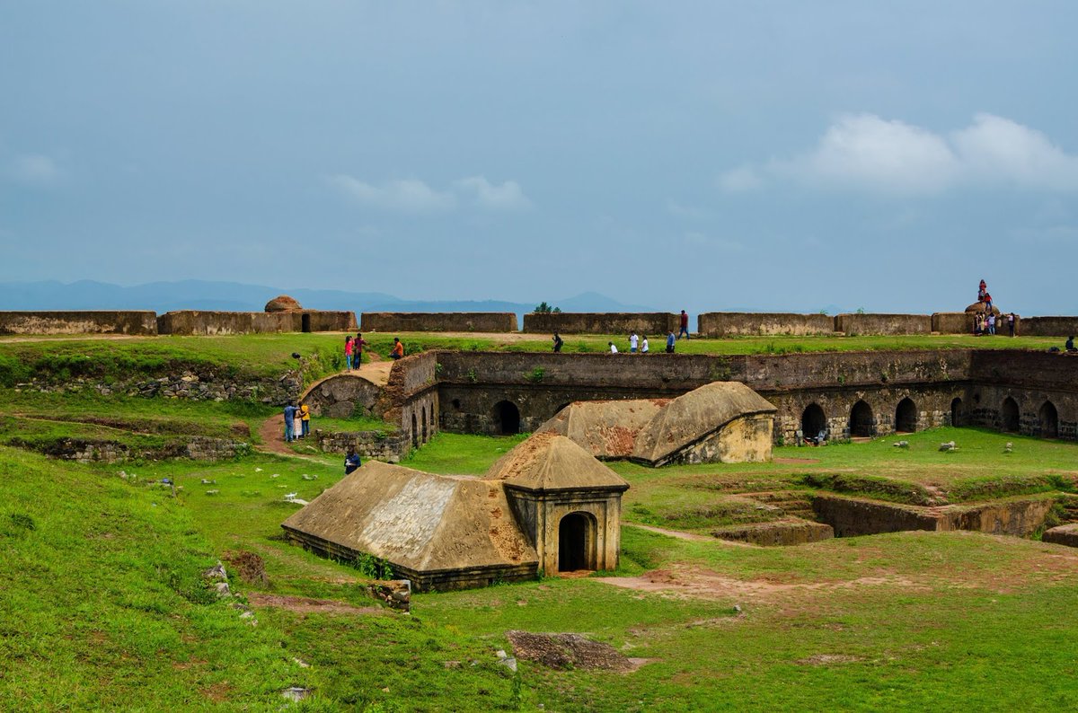Manjarabad Fort: the subcontinent's only indigenous star/bastion fort.A fort that is truly unique.*A Thread*