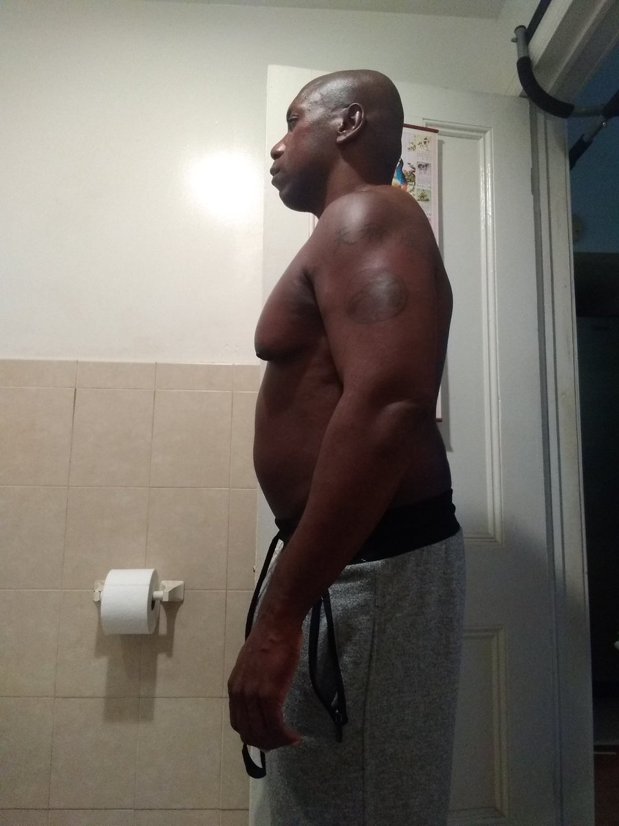 sirtimothysings's tweet photo. Day #20. Still hanging in there. Cardio morning. Ran a 5K this morning 140 High knees 60 Mountain climbers and 100 push ups #75Hard #titanTim #roadtogettingshredded https://t.co/cemREcb4kU