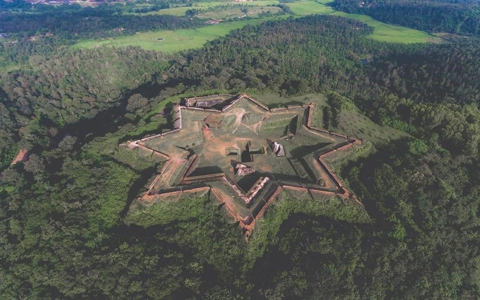 Part of his interest in new technologies led to the first local star fort to be constructed. In 1792 he would lay the foundation for Manjarabad fort which sat on a hill overlooking the important road between Mangalore and Kodagu.