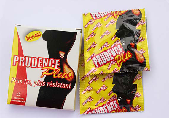 reglocameroun's tweet photo. Qui dit journée pluvieuse, dit parapluie ou bien? 😜🥰
#StopSida
#PrudencePlus
#SafeLove https://t.co/OuA5dE5W3C