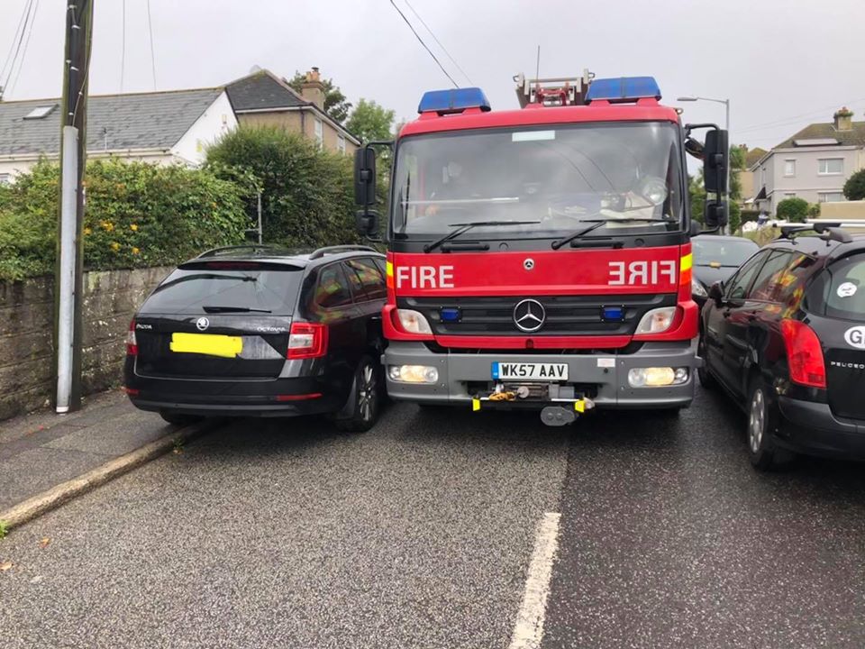 CornwallFRS's tweet photo. This picture was taken by @FalmouthCFRS. We are reminding everyone to be considerate of where you park.

Motorists that are not considering if an emergency vehicle can get past, are putting lives at risk.

Find out more about the #ThinkB4Upark campaign at https://t.co/x2HbcLghAk. https://t.co/4yNqsTkiPh