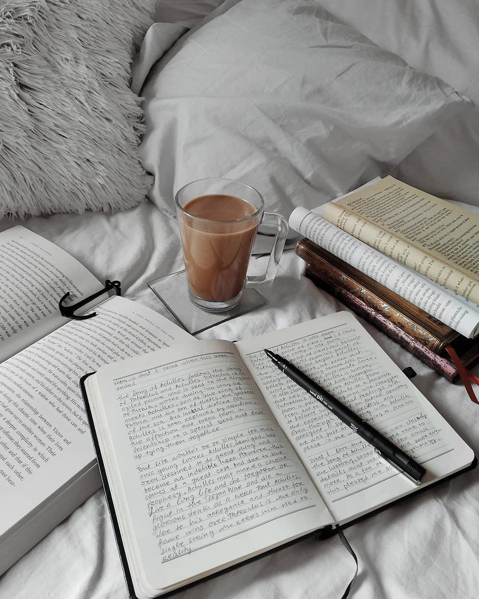 GODFREYTAIRO_'s tweet photo. if you are honest in your reviews. 📷🤔
Today was quite a lazy morning and I am currently watching a movie and I am thinking of starting a new show but I don't know which one so if you have any recommendations for a show, please send them my way. 🌺
#MilkWorldCollins🇹🇿🇩🇲 https://t.co/oAhgkd6lH0