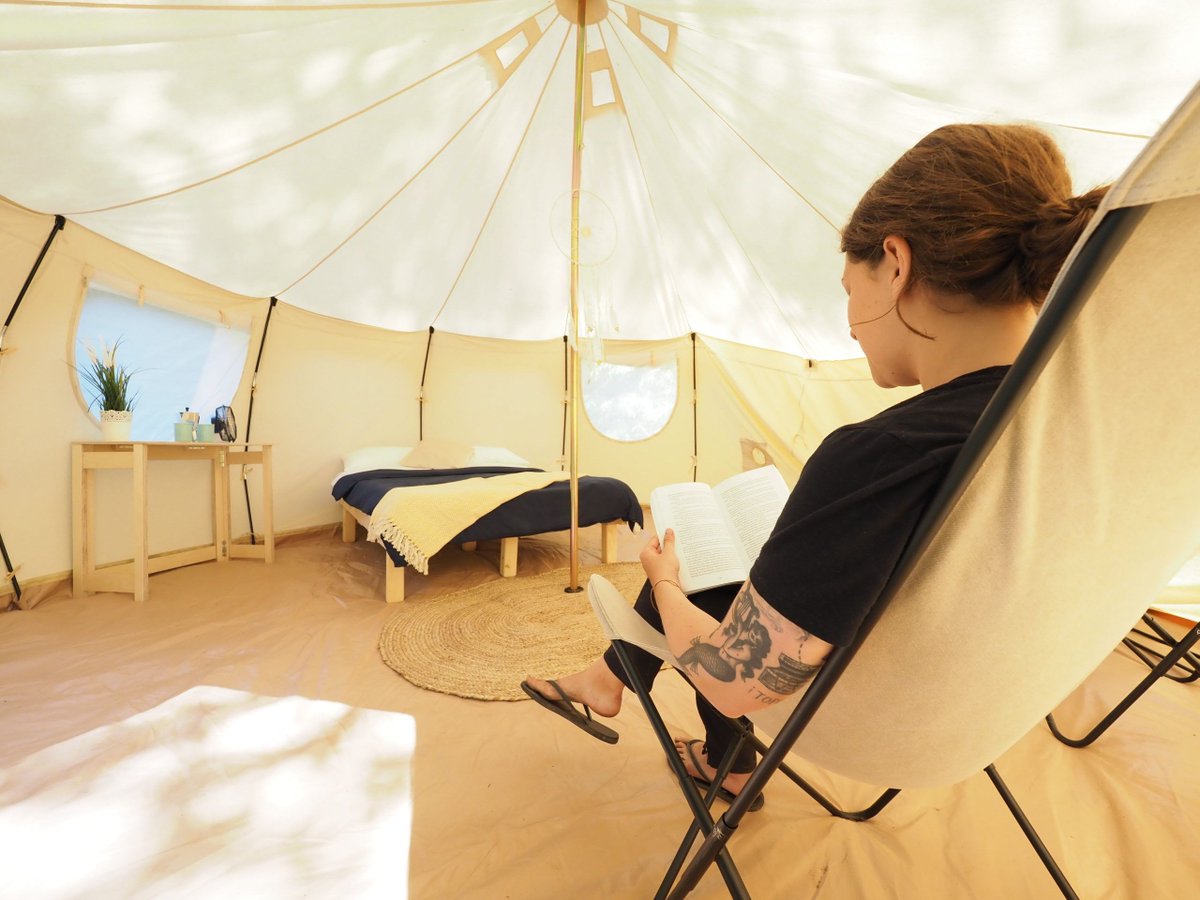 WeChalet's tweet photo. Hôtel UNIQ c'est un village d'hébergement éphémère qui parcourt le Québec à la recherche de lieux exclusifs avec de magnifiques paysages. https://t.co/A8KrkBbWXN https://t.co/UISUkD57p7
