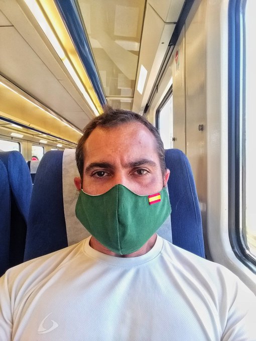 Montarme en tren y que una se&ntilde;ora me diga: "et canvi la mascareta" no tiene precio #Catalu&ntilde;a #Espa&ntilde;a<a href="/tag/espa%C3%B1a"class="tags"><span>#espa&ntilde;a</span></a><a href="/tag/catalu%C3%B1a"class="tags"><span>#catalu&ntilde;a</span></a>