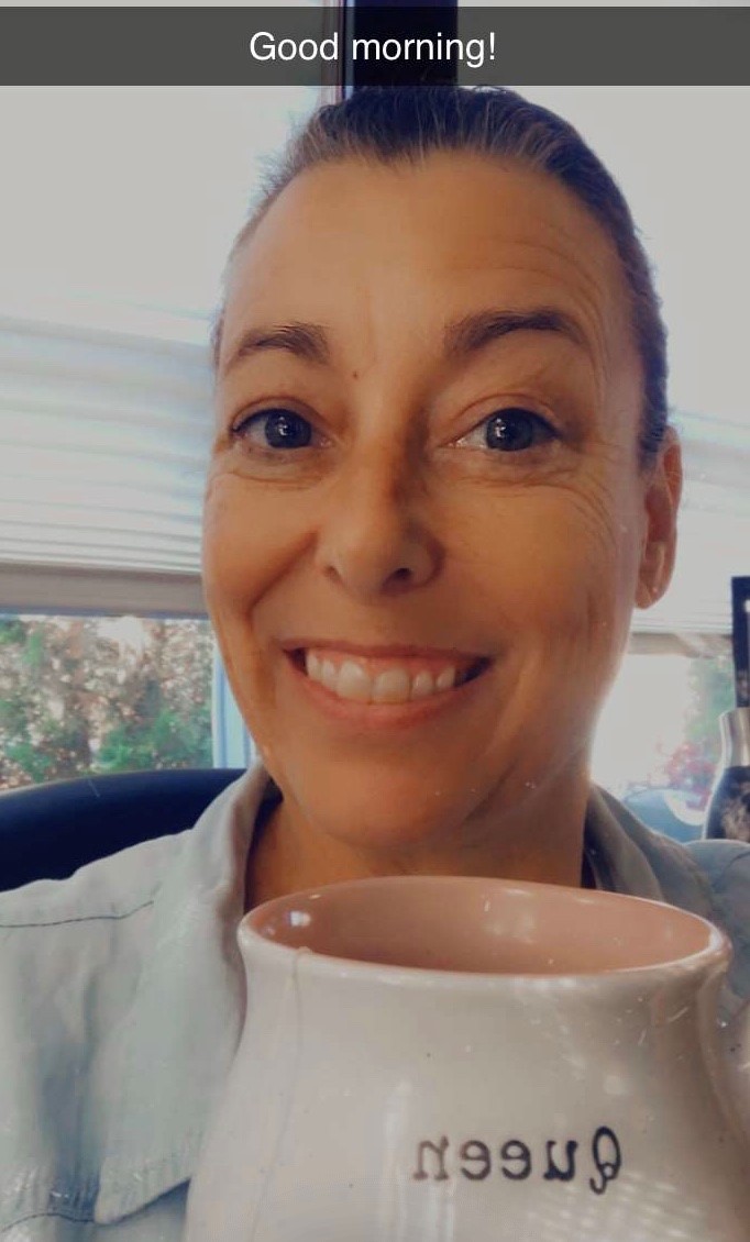 AndreaCan's tweet photo. Good morning and happy Thursday! Gorgeous day outside but I've got too much work to do to not be at my desk. How's by you? #gettingbusinessdone https://t.co/fru5hV9uQZ