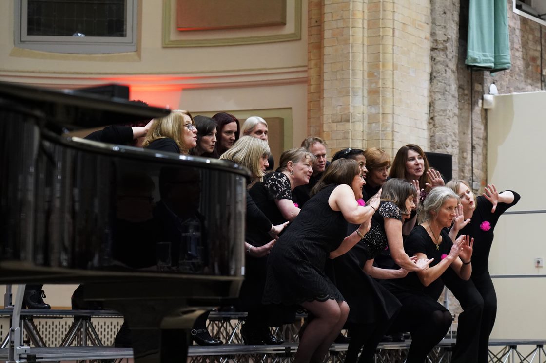 the_halle's tweet photo. We have spaces available for companies to take part in our virtual workplace choir project! 

Find out more about this all-new wellbeing initiative and visit https://t.co/NPyNsuihYX 

#singwhileyouwork #workplacechoirs https://t.co/qret2Tidcy