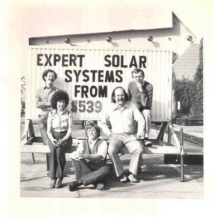planetarysci's tweet photo. PSI's Amazing Archives
One of our favorites! Dating to 1976 (just a few years after our founding) here's Rick Greenberg, Joanne Metcalfe, Don Davis (PSI co-founder), Clark Chapman, and Bill Hartmann (PSI co-founder).
#planetarysci #ThrowbackThursday #tbt https://t.co/Ey2AkBjksE