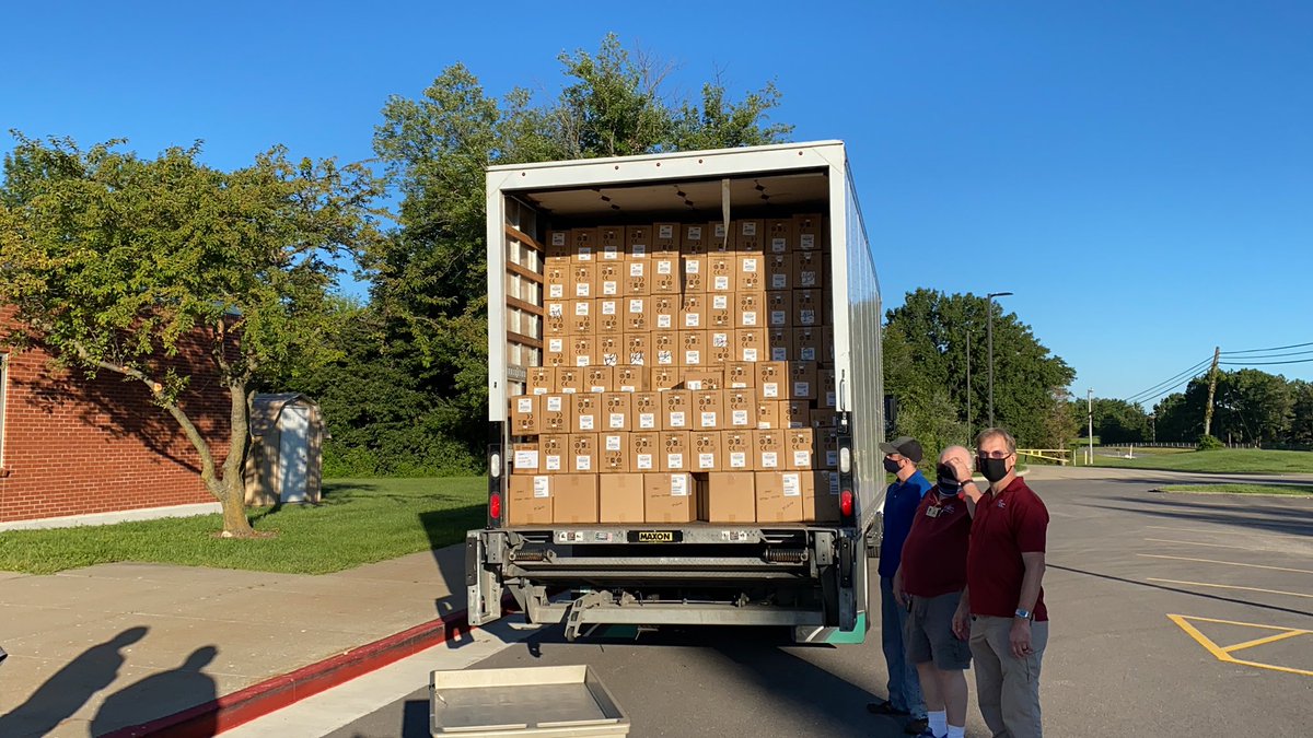 Unloading technology across the district today. <a href="/arlamonroe/">Arla Monroe, Ed.D</a> <a href="/tech_cps/">CPSTech</a> also hanging with @tech_ninja77