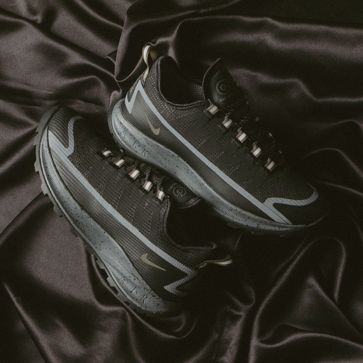 nike nasu black
