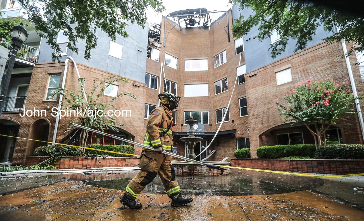 johnjspink's tweet photo. Massive fire destroys #Buckhead apartment building, displaces 162. Red Cross assisting displaced at Passion Church - https://t.co/tnWLHl0u5W #Atlanta https://t.co/fi0yp2v8Vs