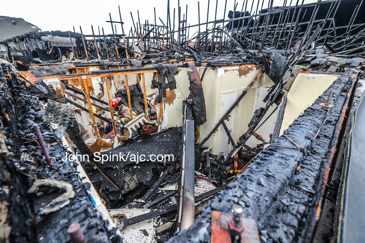 johnjspink's tweet photo. Massive fire destroys #Buckhead apartment building, displaces 162. Red Cross assisting displaced at Passion Church - https://t.co/tnWLHl0u5W #Atlanta https://t.co/fi0yp2v8Vs