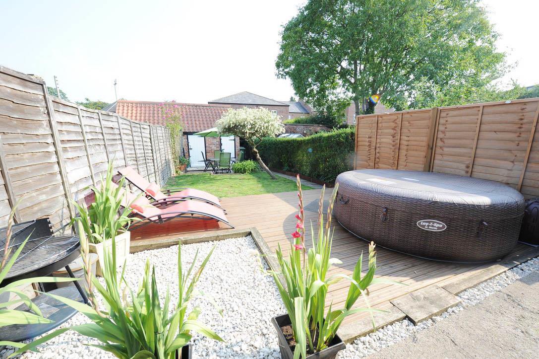 N E W   L I S T I N G   F O R   S A L E
S C O R T O N   R I C H M O N D

• Fabulous two bedroomed cottage
• Original features 
• Stunning rear garden 
• Popular village location 
• Local amenities 

marcusalderson.co.uk/property-detai…