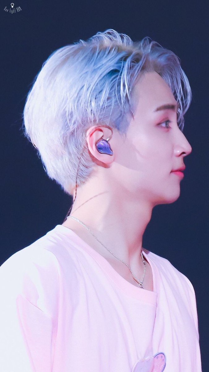 JEONGHAN'S SIDE PROFILEA thread;