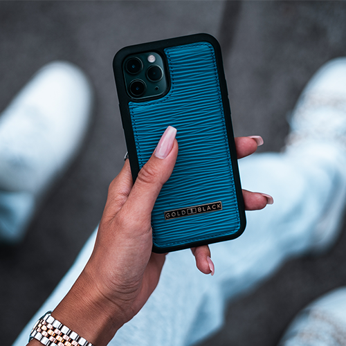 Embossed calfskin leather combined in 3D Design! 
.
'iPHONE 11 PRO MAX FINGER-HOLDER CASE UNICO BLUE'
.
#goldblack #goldblackofficial #iphonecase #lifestyle #iphonecases #premium #luxury #iphone11 #iphone11pro #leather #leathercases #TechAccessories #Yellow #PhoneCase #iPhoneCase