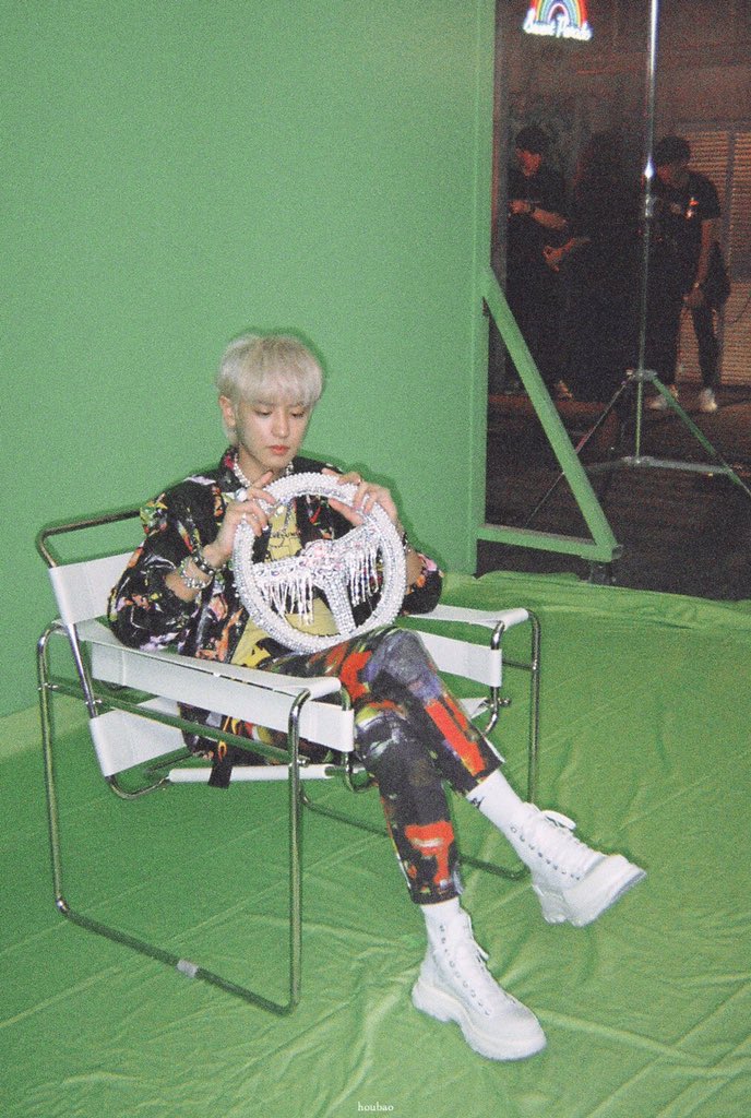 low quality chanyeol tweet media