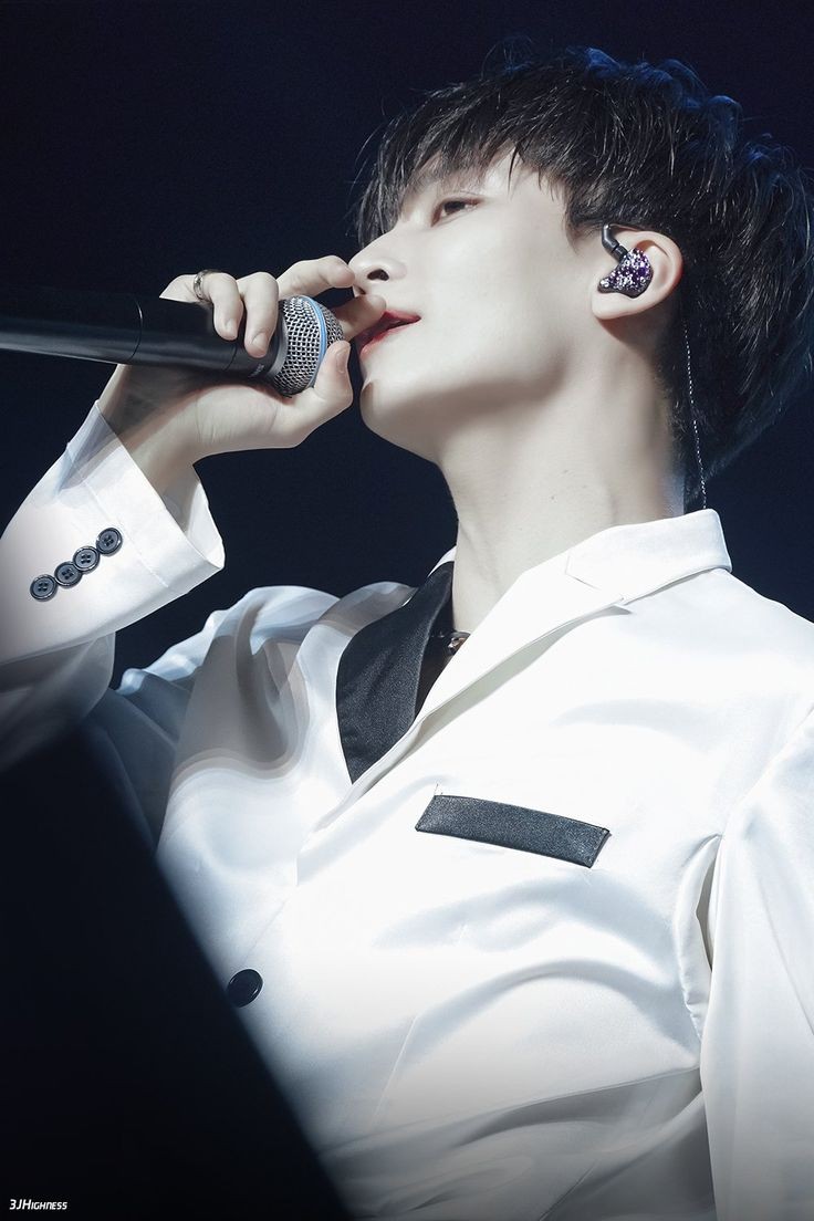 JEONGHAN'S SIDE PROFILEA thread;