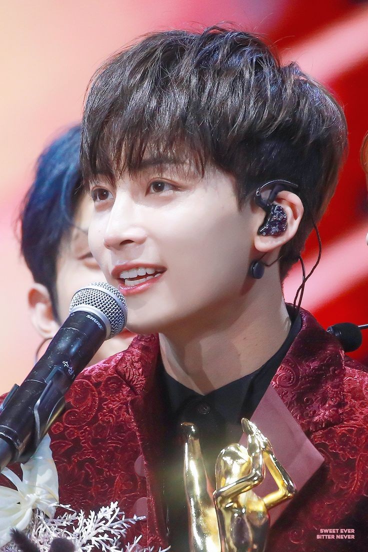 JEONGHAN'S SIDE PROFILEA thread;